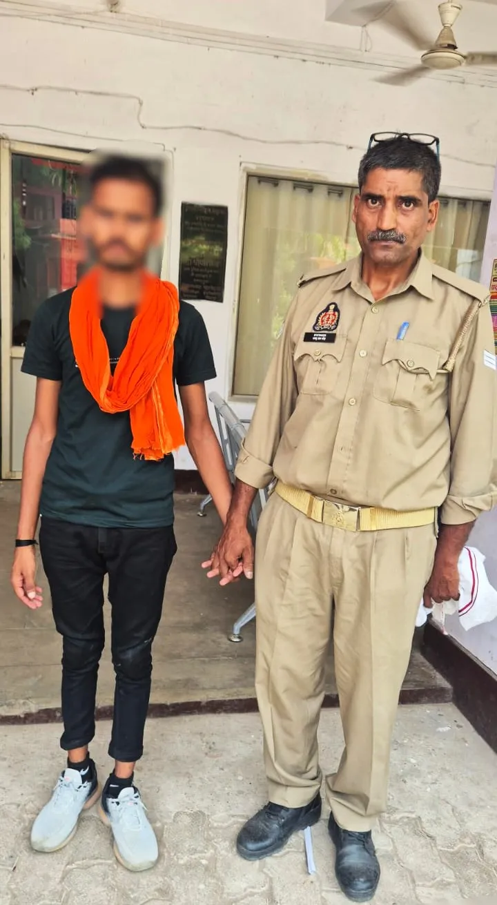 थाना विन्ध्याचल पुलिस द्वारा जिला बदर अपराधी गिरफ्तार