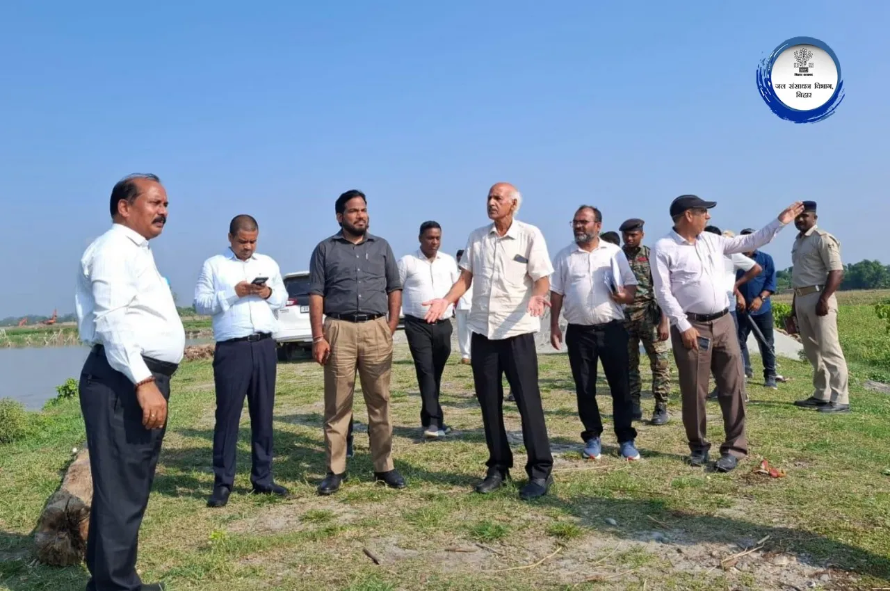 अपर सचिव द्वारा वीरपुर के अधीन आने वाले तटबंधों और जल संरचनाओं का किया निरीक्षण
