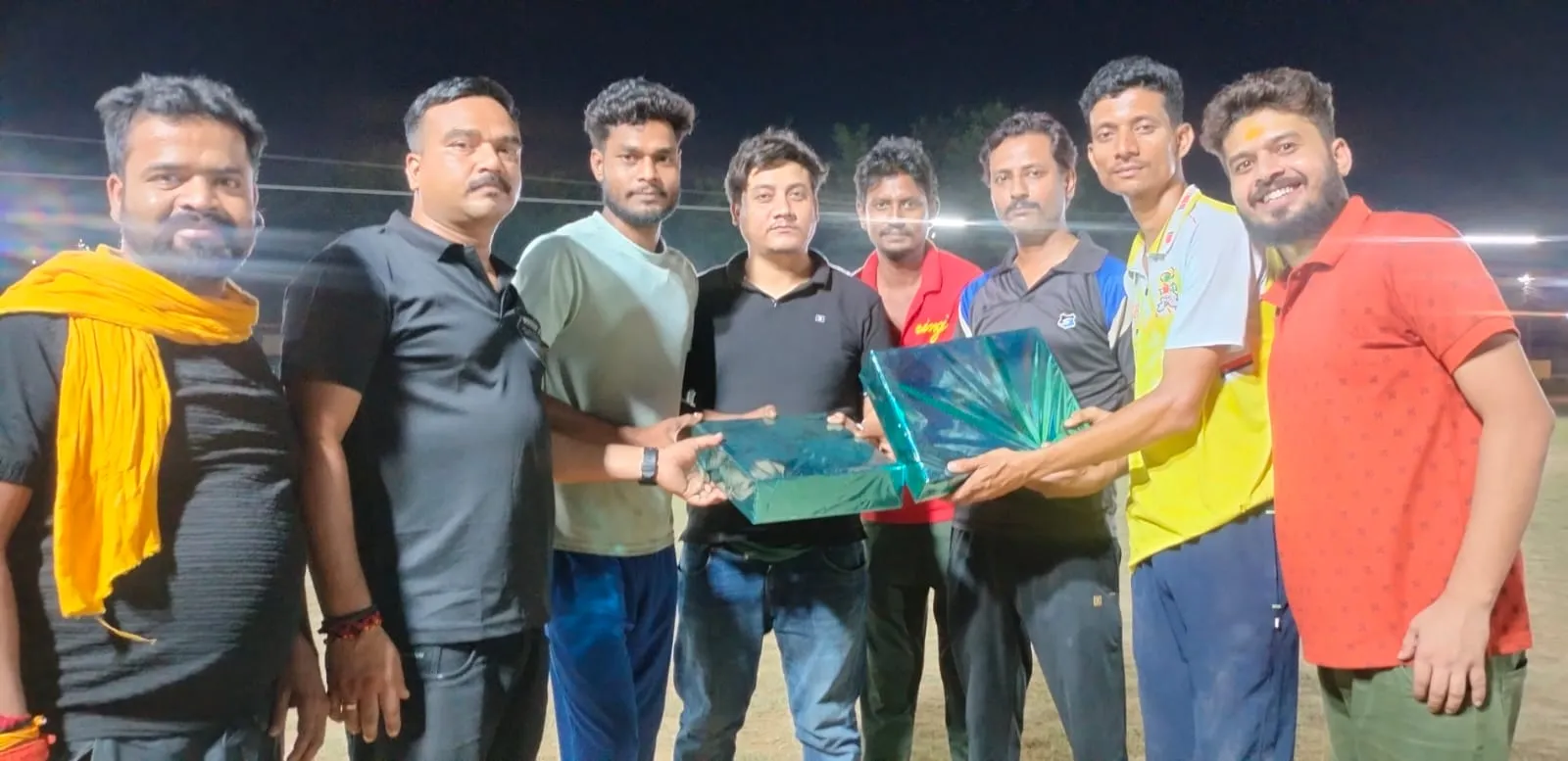 ओबरा में 10वें ओबरा कप में रोमांचक मुकाबले,  खिलाड़ियों ने दिया अहमदाबाद हादसे के मृतकों को श्रद्धांजलि