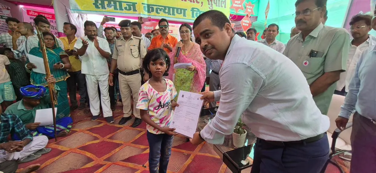 हम आयल छी सरकारक योजना कए जानकारी देबाक लेल , अहां सब क प्रणाम : डीएम