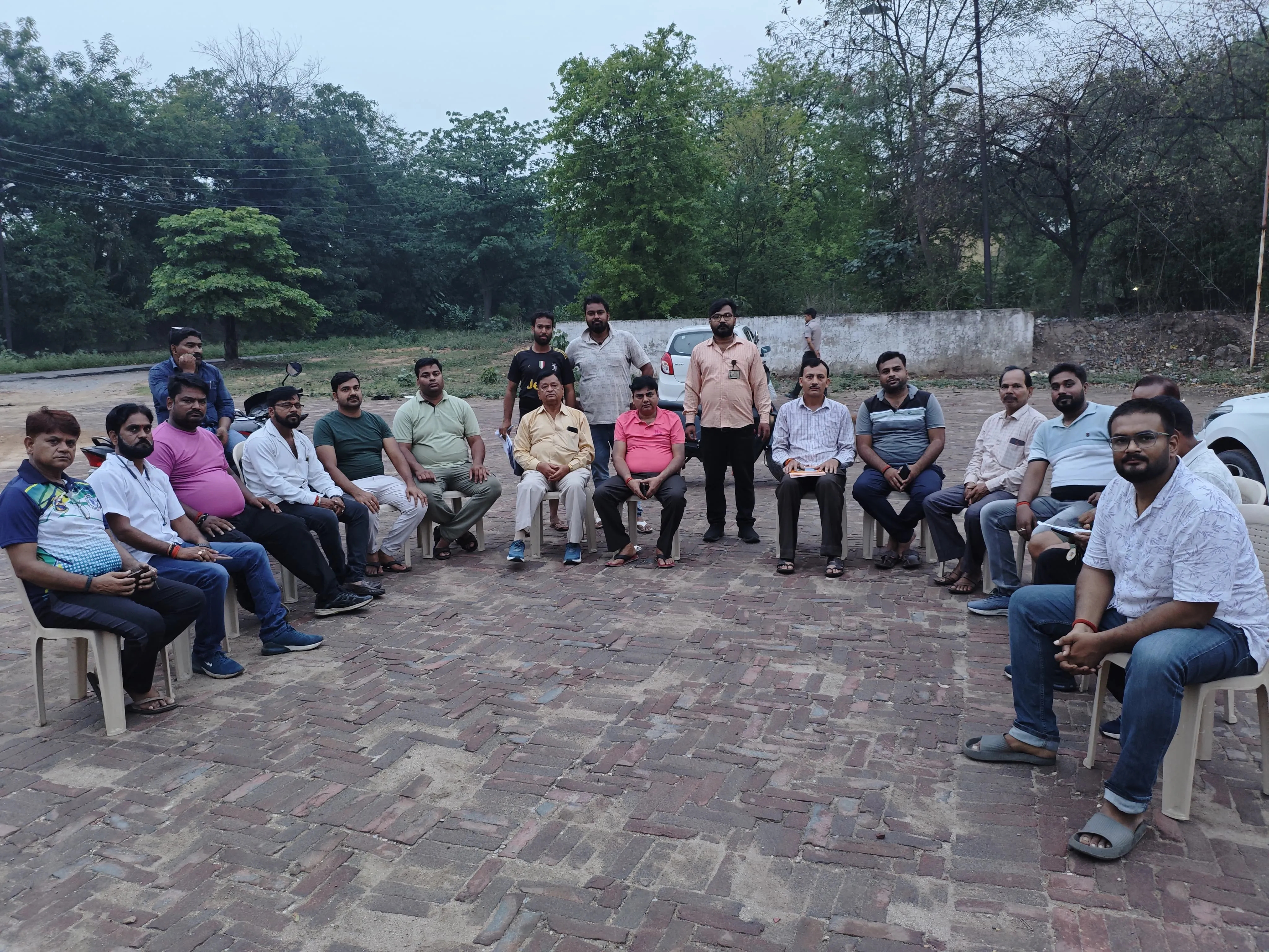 अनपरा कॉलोनी में दुर्गा पूजा की तैयारी जोरों पर नवयुवक सेना ने की बैठक, नई कार्यकारिणी का गठन