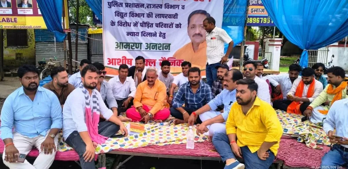 जनहित के सवालों को लेकर आशीष शुक्ल ‘सैनिक’ का आमरण अनशनतीसरे दिन भी जारी 