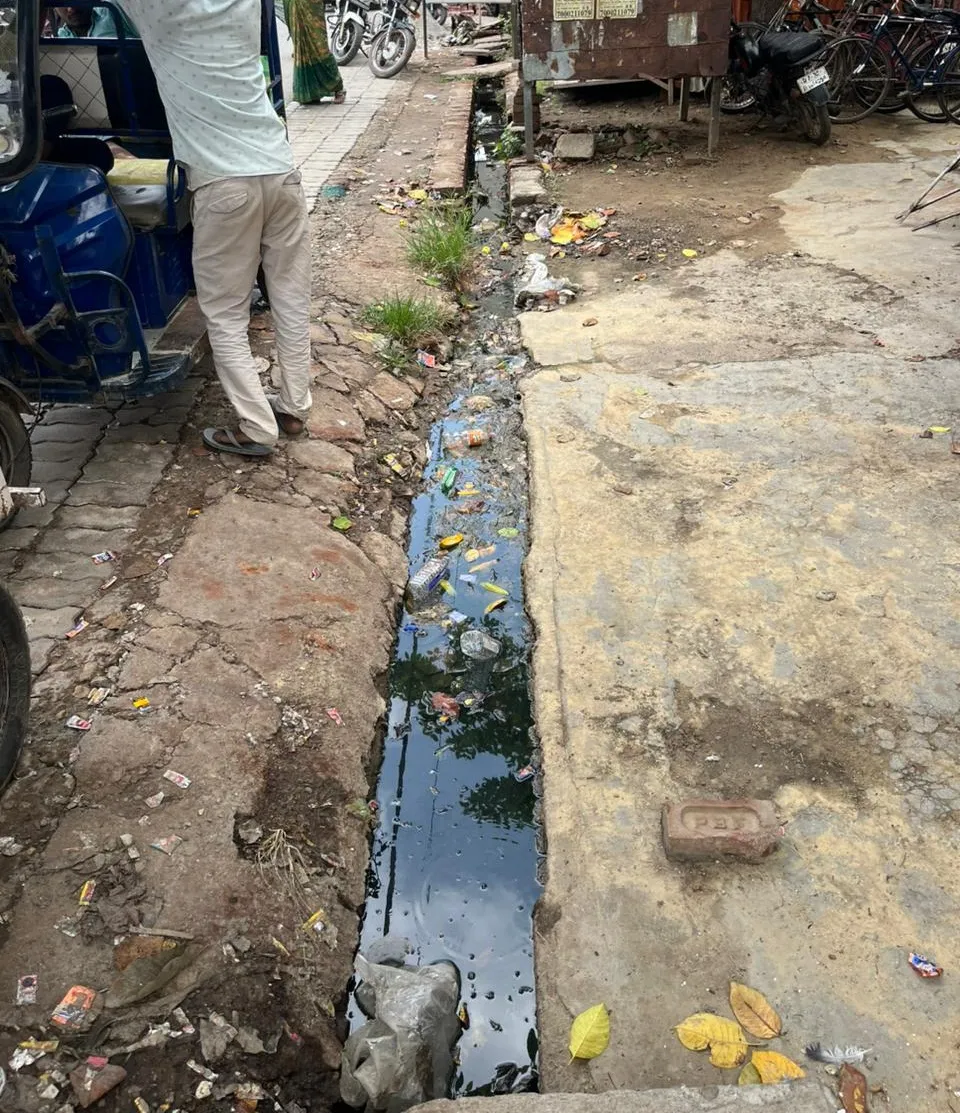 जलभराव और गंदगी से लोग परेशान, समाधान दिवस में हुई शिकायत
