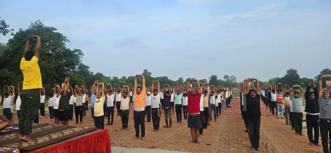 अंतर्राष्ट्रीय योग दिवस पर पलिया लोहानी में हुआ वृहद योग कार्यक्रम