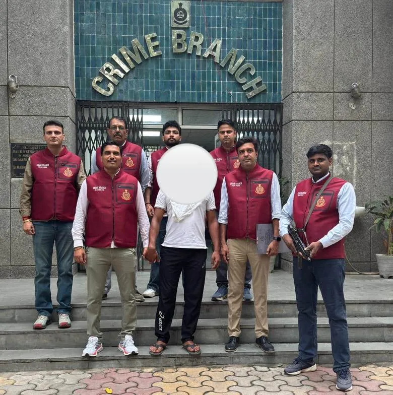 दिल्ली पुलिस ने कुख्यात गोगी गैंग के एक हथियारबंद शार्प शूटर को गिरफ्तार किया