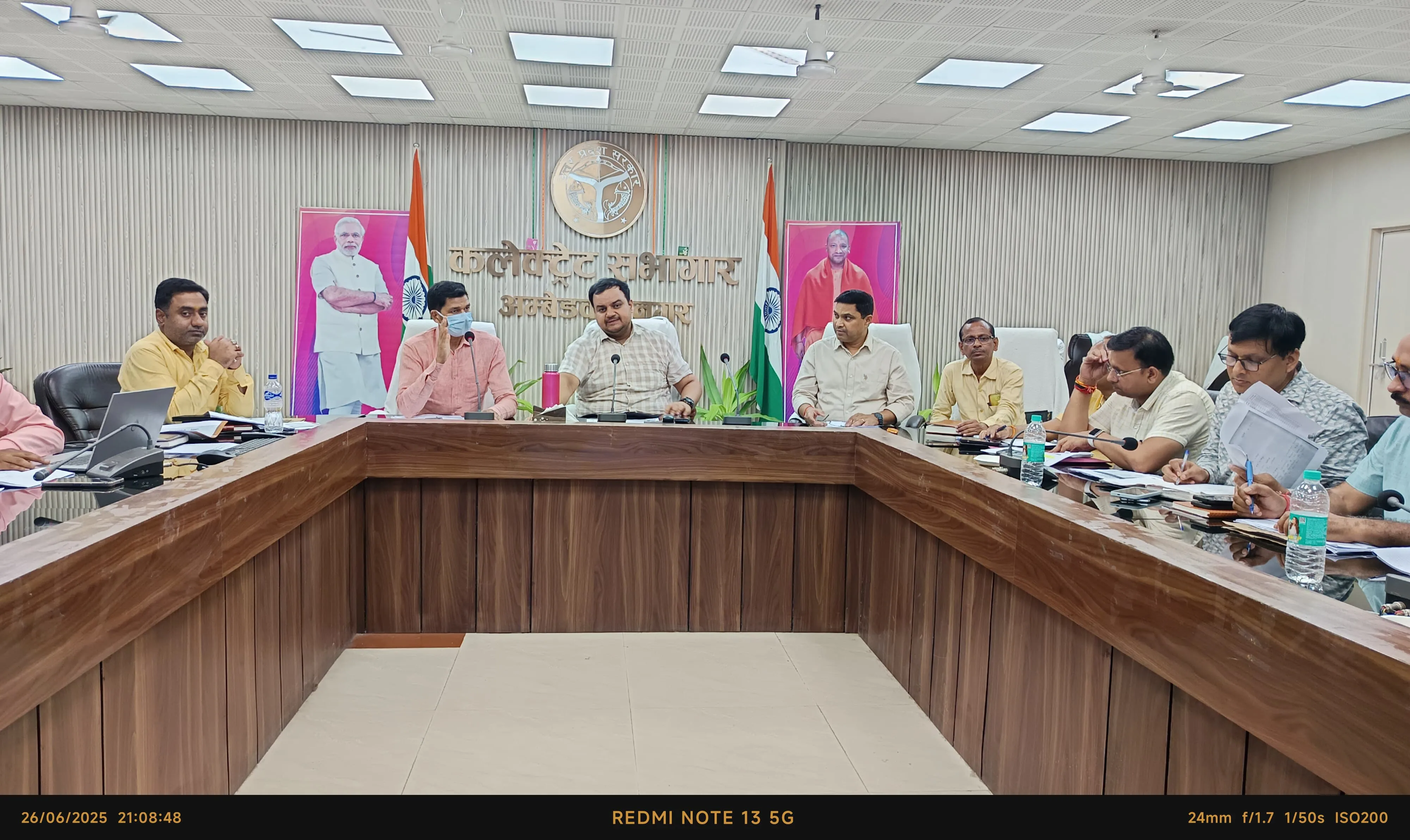 CM Dashboard के माध्यम से विकास कार्यों की जिलाधिकारी ने किया गहन समीक्षा 