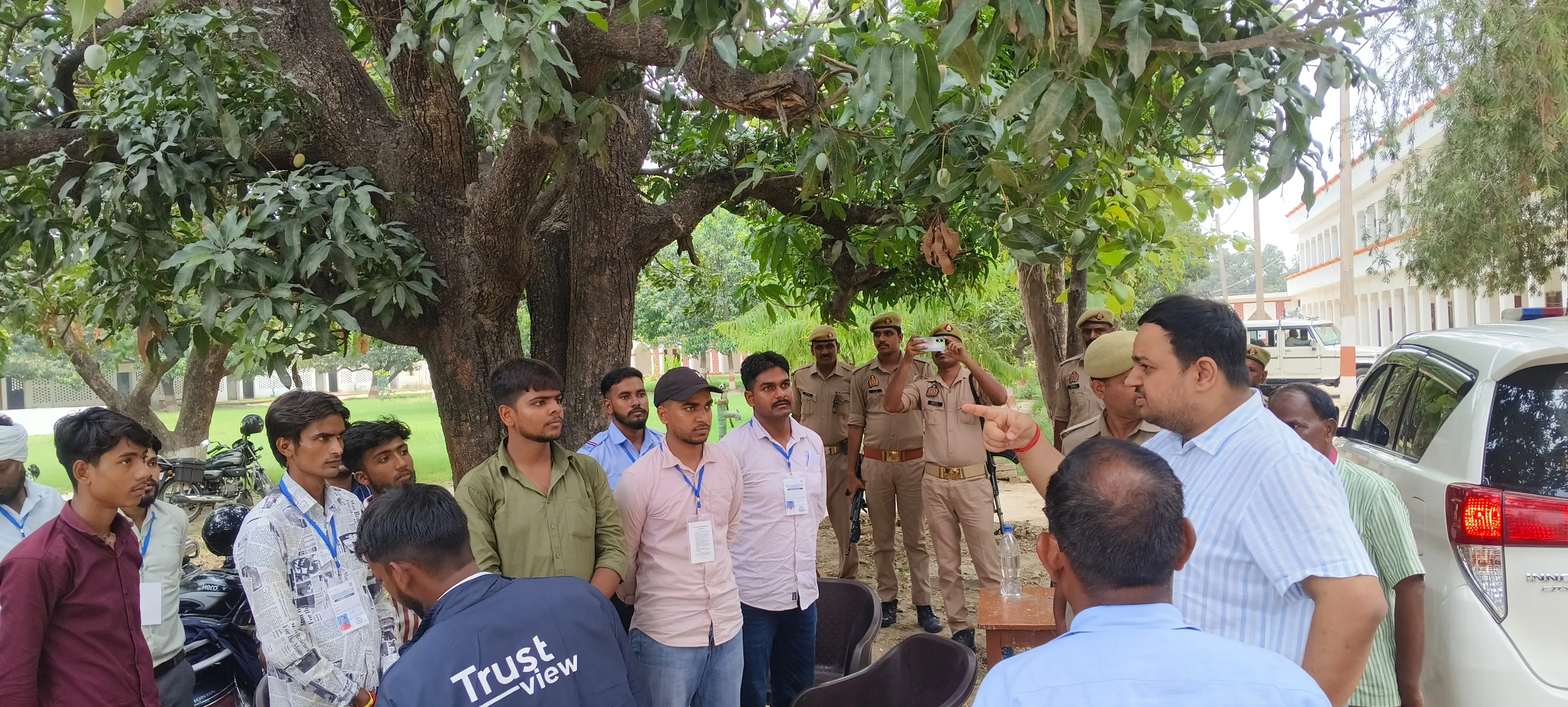 जिलाधिकारी की देखरेख में 26 केंद्रों पर आयोजित प्रतियोगी परीक्षा सम्पन्न, परीक्षा केंद्रों का डीएम ने किया औचक निरीक्षण