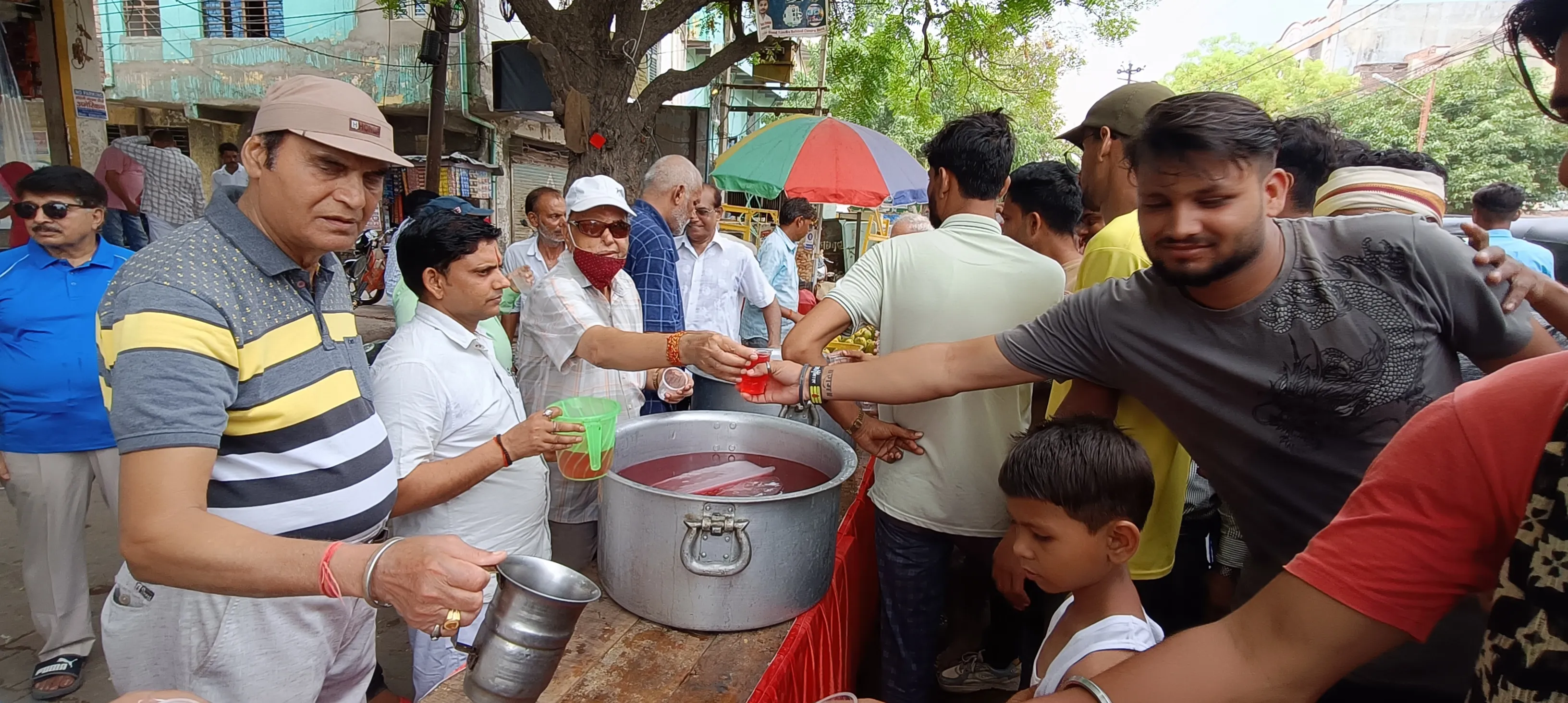 संकल्प संस्था के स्थापना दिवस के उपलक्ष्य में सरबत वितरण कार्यक्रम किया गया