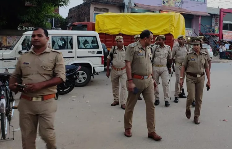 खजनी में त्योहारों के मद्देनजर पुलिस ने कसी कमर, पैदल गश्त कर दी सुरक्षा का भरोसा* 