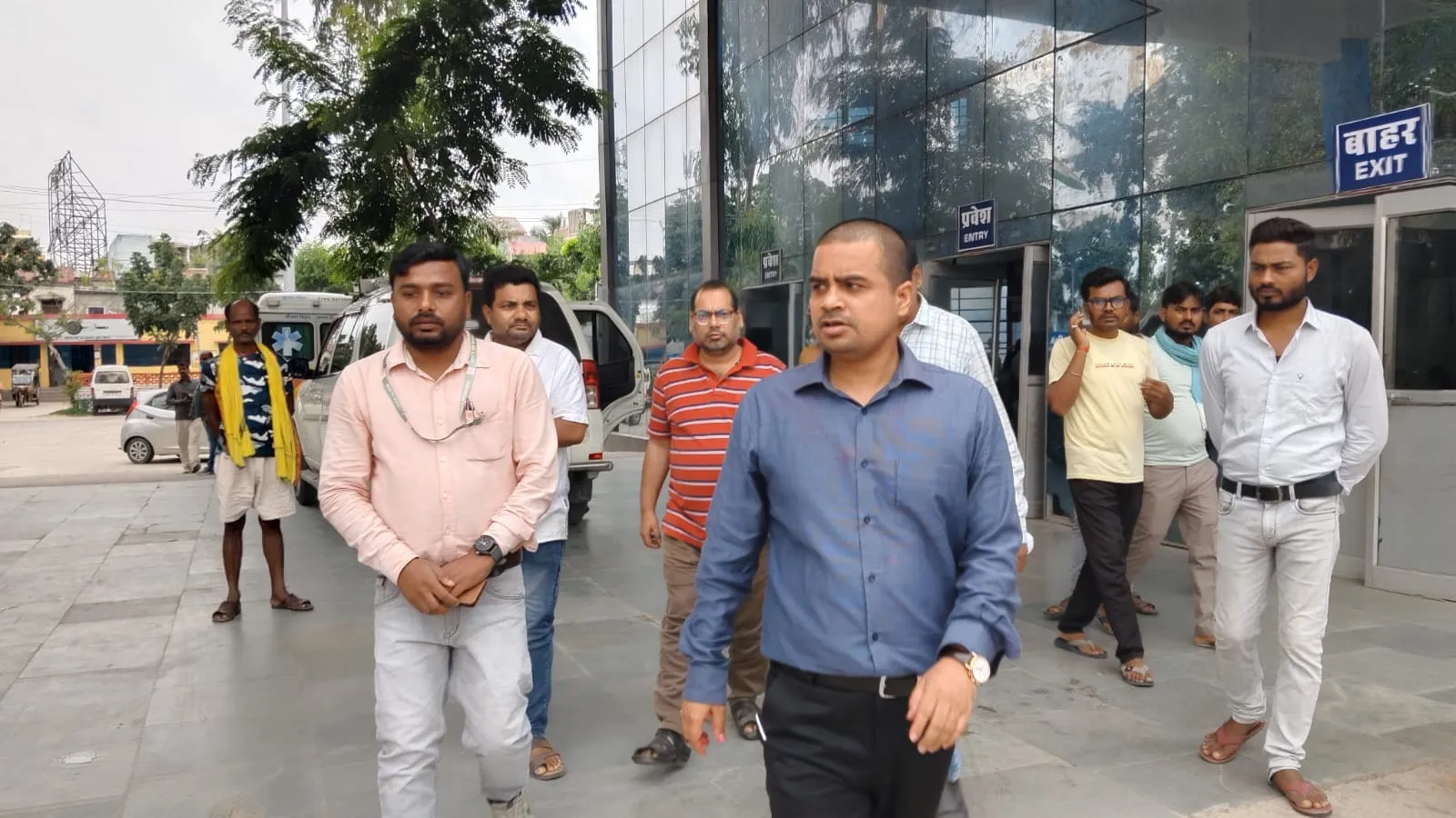 सदर अस्पताल सुपौल में जिलाधिकारी का औचक निरीक्षण, डॉक्टर-कर्मी नदारद