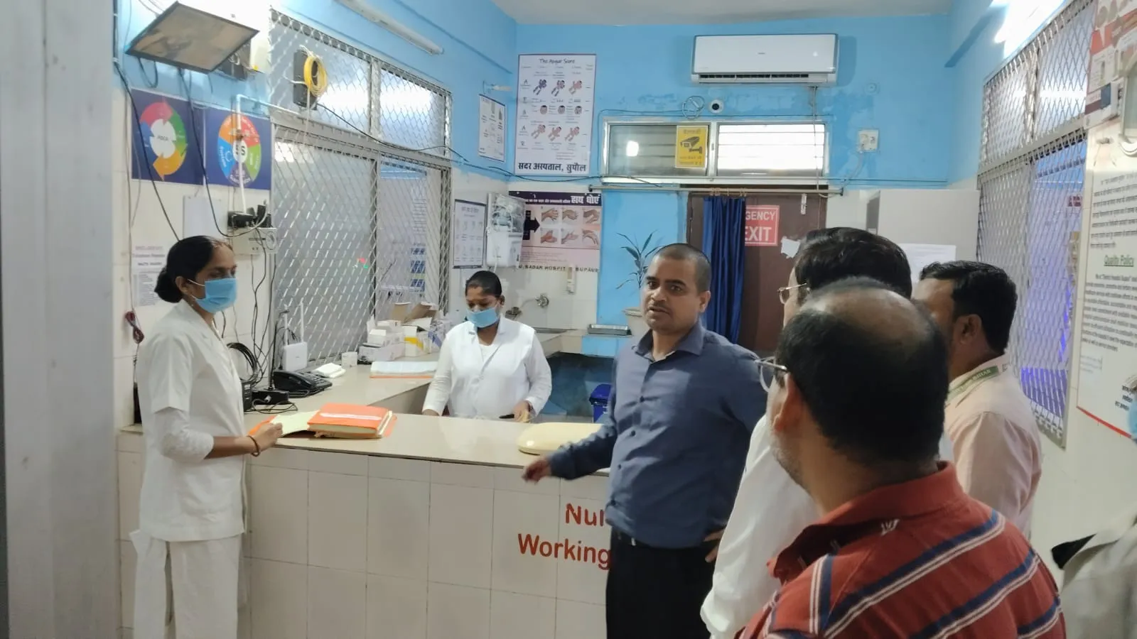 आपातकालीन वार्ड में गंदगी देख जताई नाराजगी3