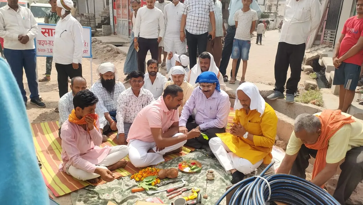 पडरौना नगर में पेयजल संकट दूर होते देख खुश हुए नगरवासी 