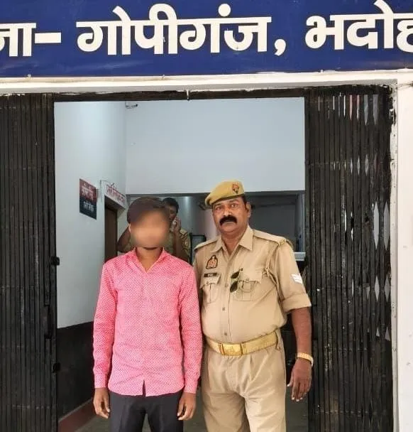 गोपीगंज पुलिस टीम द्वारा नाबालिग को शादी का झांसा देकर भगा ले जाने का आरोपी गिरफ्तार