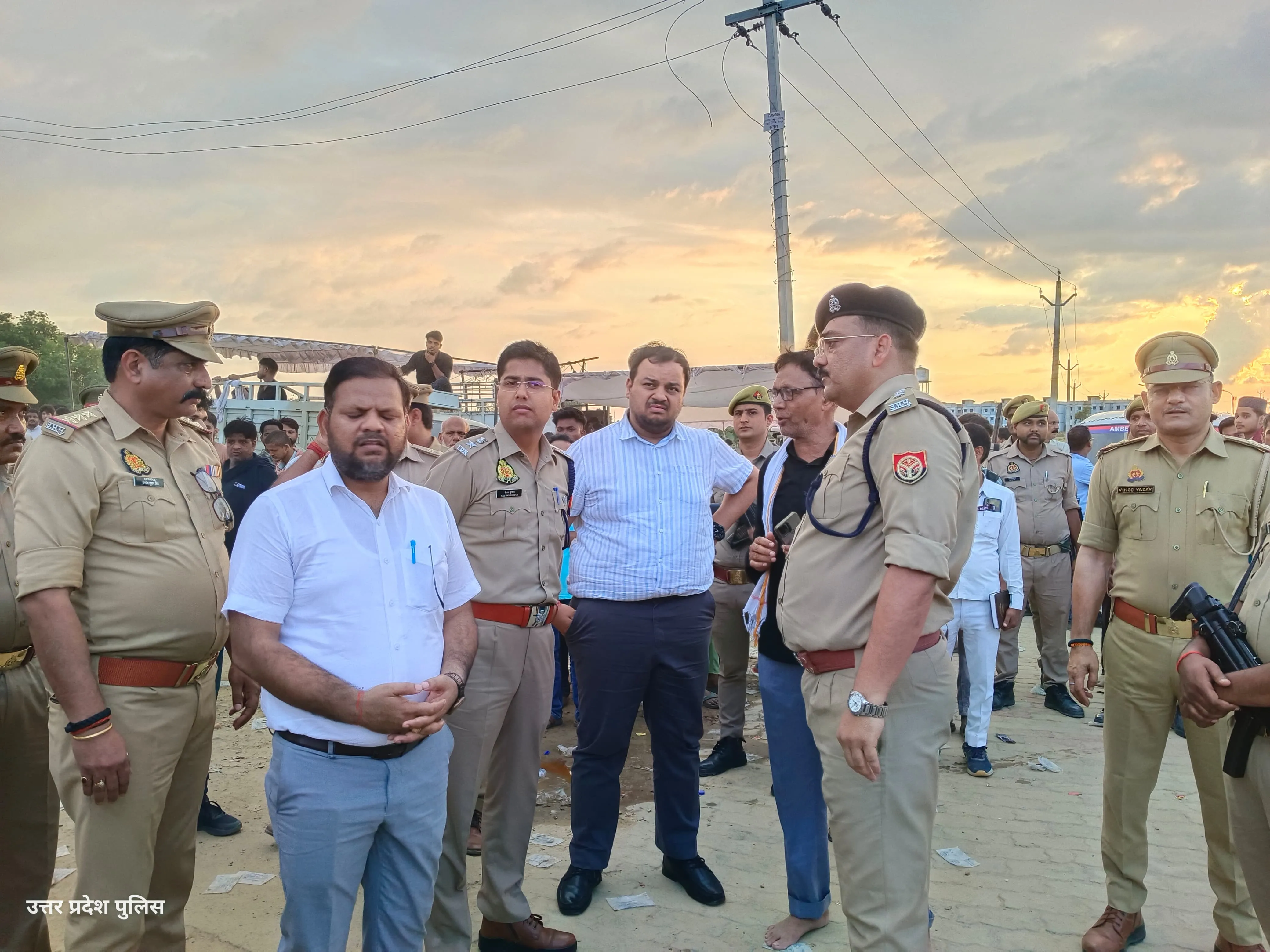 आलाधिकारिद्व्य द्वारा जनपद के विभिन्न क्षेत्रों में भ्रमण कर मुहर्रम पर्व का सकुशल व शांतिपूर्ण आयोजन सुनिश्चित कराया गया।