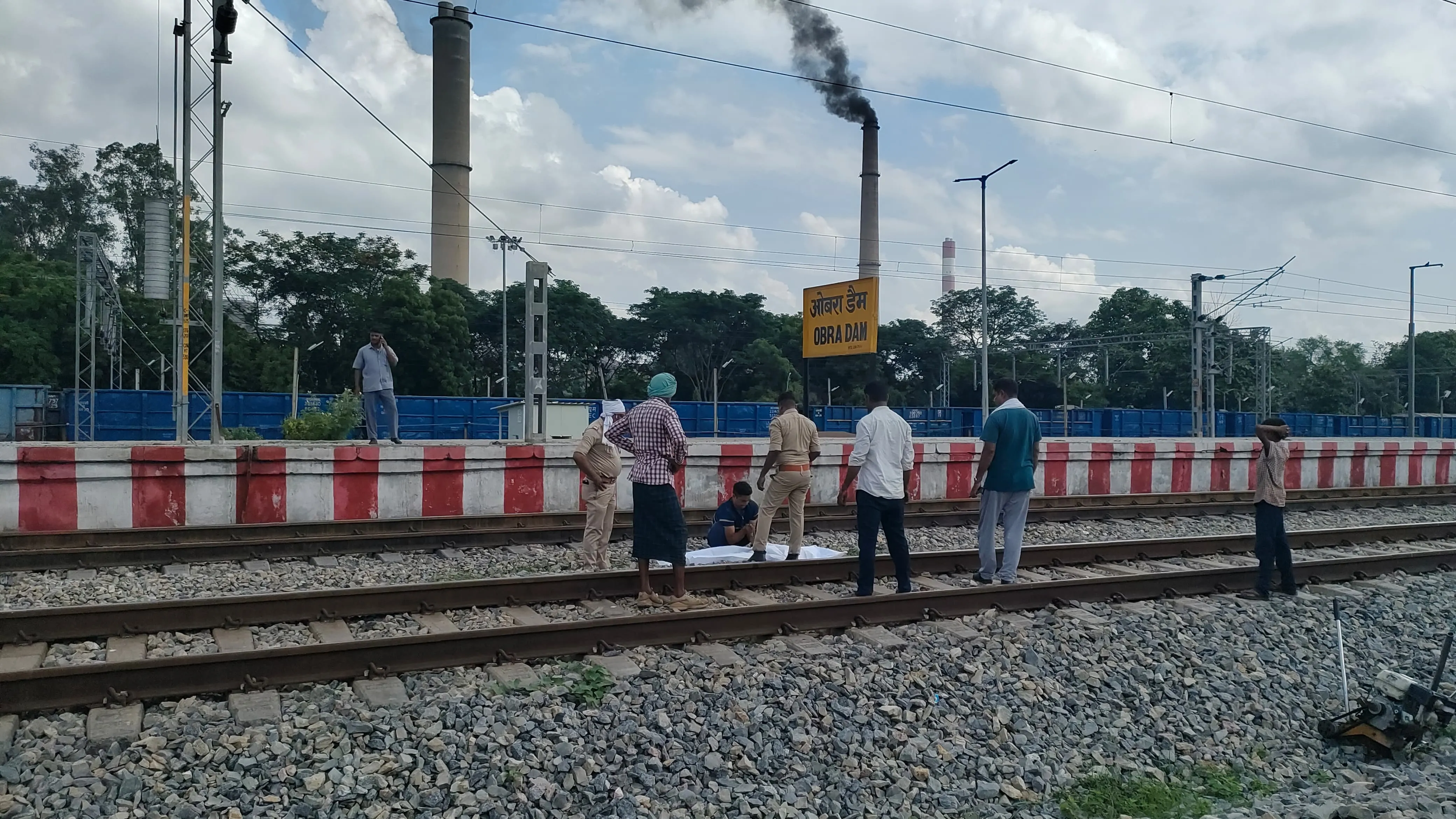 ओबरा, सोनभद्र में ट्रेन से कटकर अज्ञात महिला की  दर्दनाक मौत