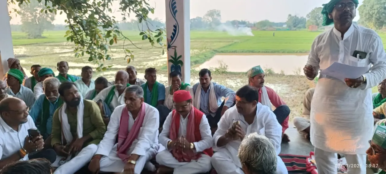 भैंसवार में 49 वां दिन भी लगातार धरना प्रदर्शन रहा जारी, प्रशासन मौन