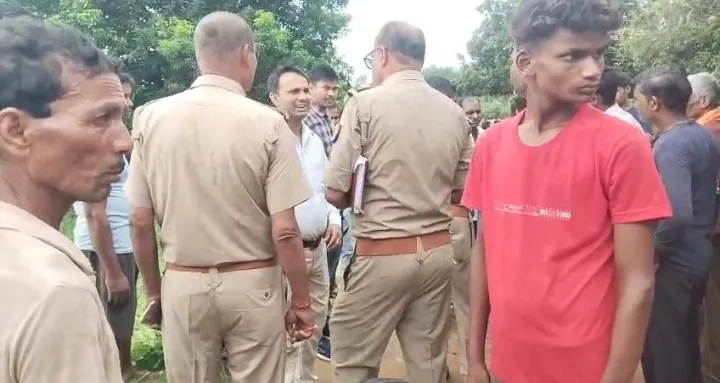 जुगैल में 25 वर्षीय नेहा गुप्ता का शव दुपट्टे के सहारे  लटका मिला, पति पर हत्या का आरोप