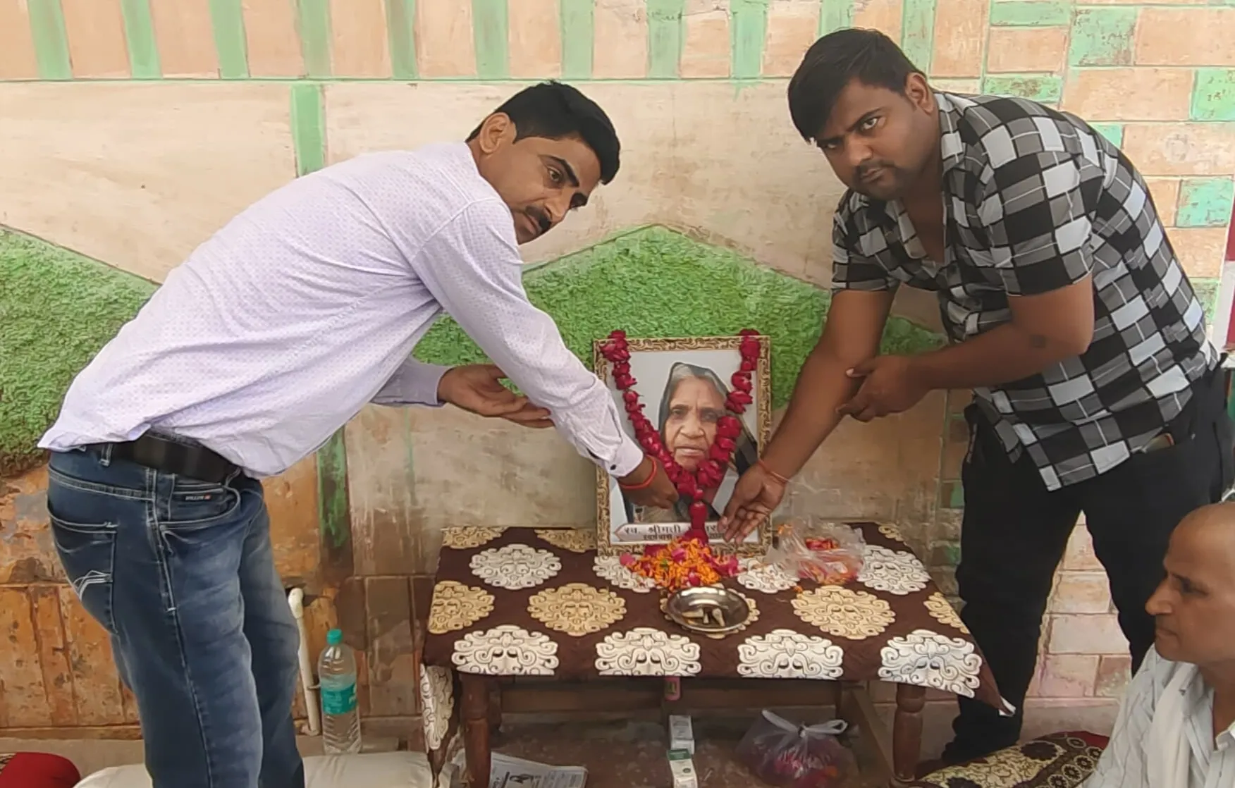 टूण्डला प्रेस क्लव द्वारा शोक संवेदना व्यक्त की गई