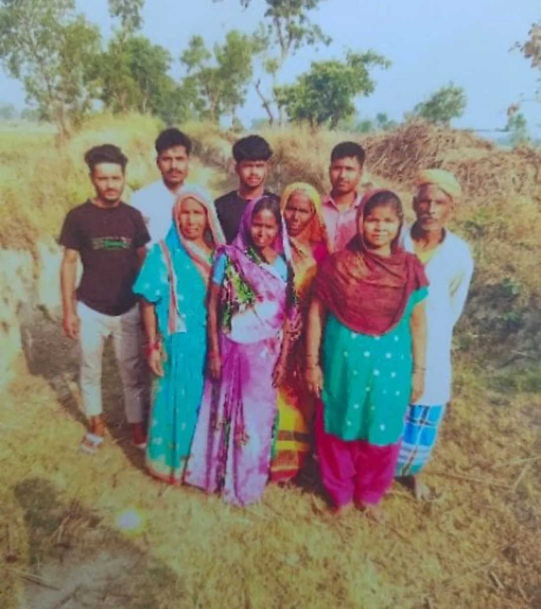   मनरेगा के भूतिया मजदूर ,एक दिन, एक समय में एक ही मजदूरों की सात परियोजना पर  फोटो अपलोड