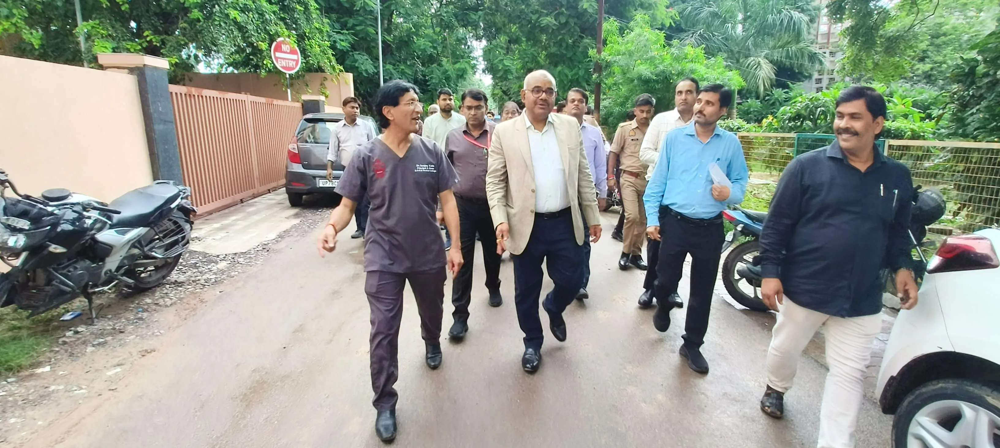 हैलेट में निर्माण कार्यों की धीमी गति पर डीएम ने जताई नाराजगी