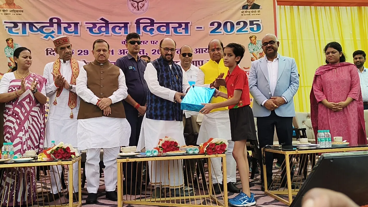 राष्ट्रीय खेल दिवस पर ग्रीन पार्क में हाकी मैच का आयोजन 