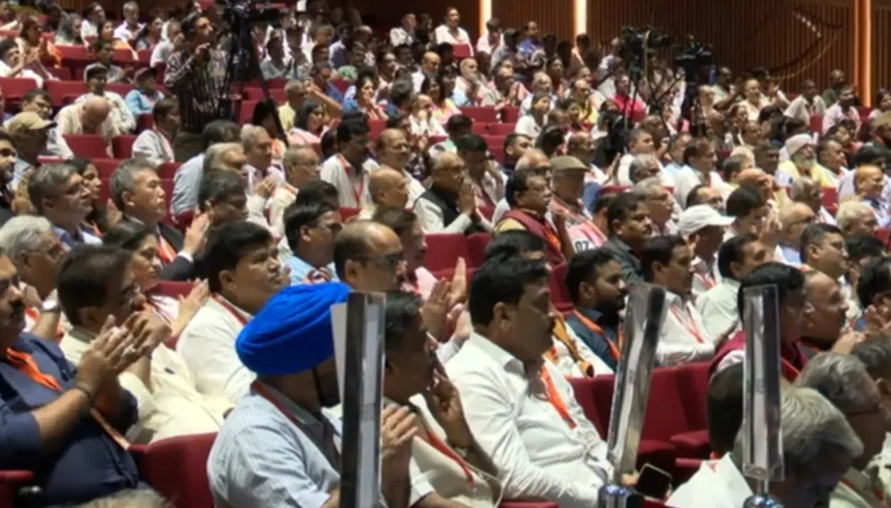 अवकाश प्राप्त के बाद शोमैन की तरह हुआ भव्य विदाई समारोह। देश विदेश तथा सहकारिता क्षेत्र के हजारों लोग हुए शामिल। 