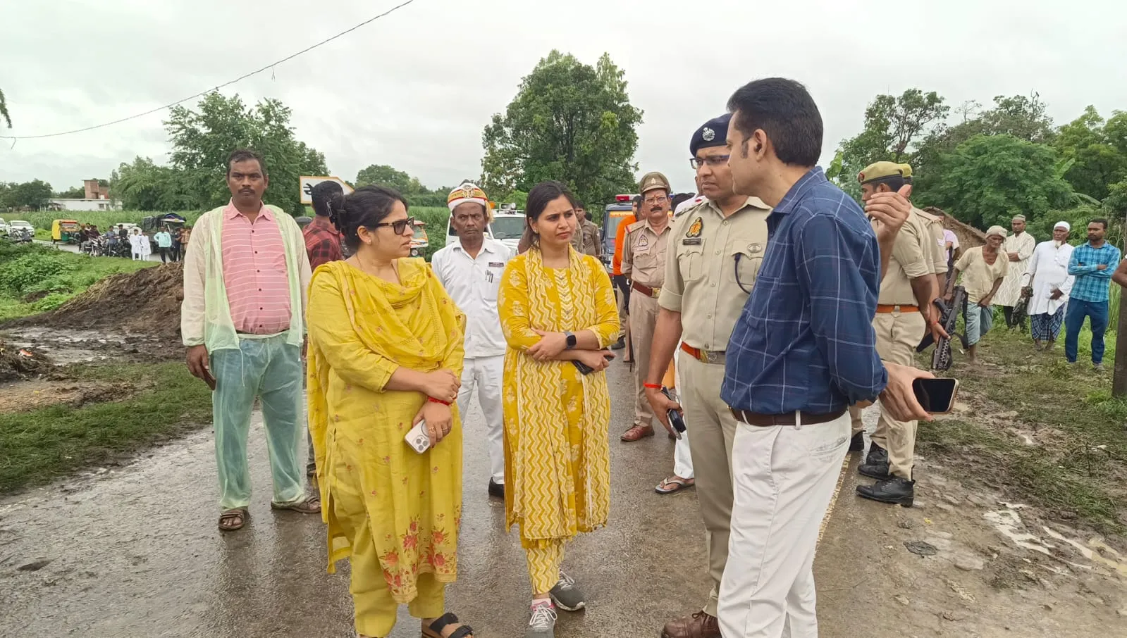 पृथ्वीनाथ मंदिर दर्शन को निकले थे श्रद्धालु, बोलेरो अनियंत्रित होकर नहर में समाई; चार की जान बची, मुख्यमंत्री ने जताया शोक, परिजनों को मिलेगा ₹5 लाख का मुआवजा
