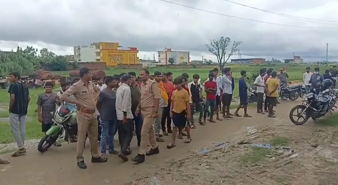 कामकर रहे मजदूरों ने शव की पहचान बिहार के रहने वाले मजदूर शिवकुमार की पत्नी नींबू मांझी का बताया उसकी उम्र लगभग 26 वर्ष है