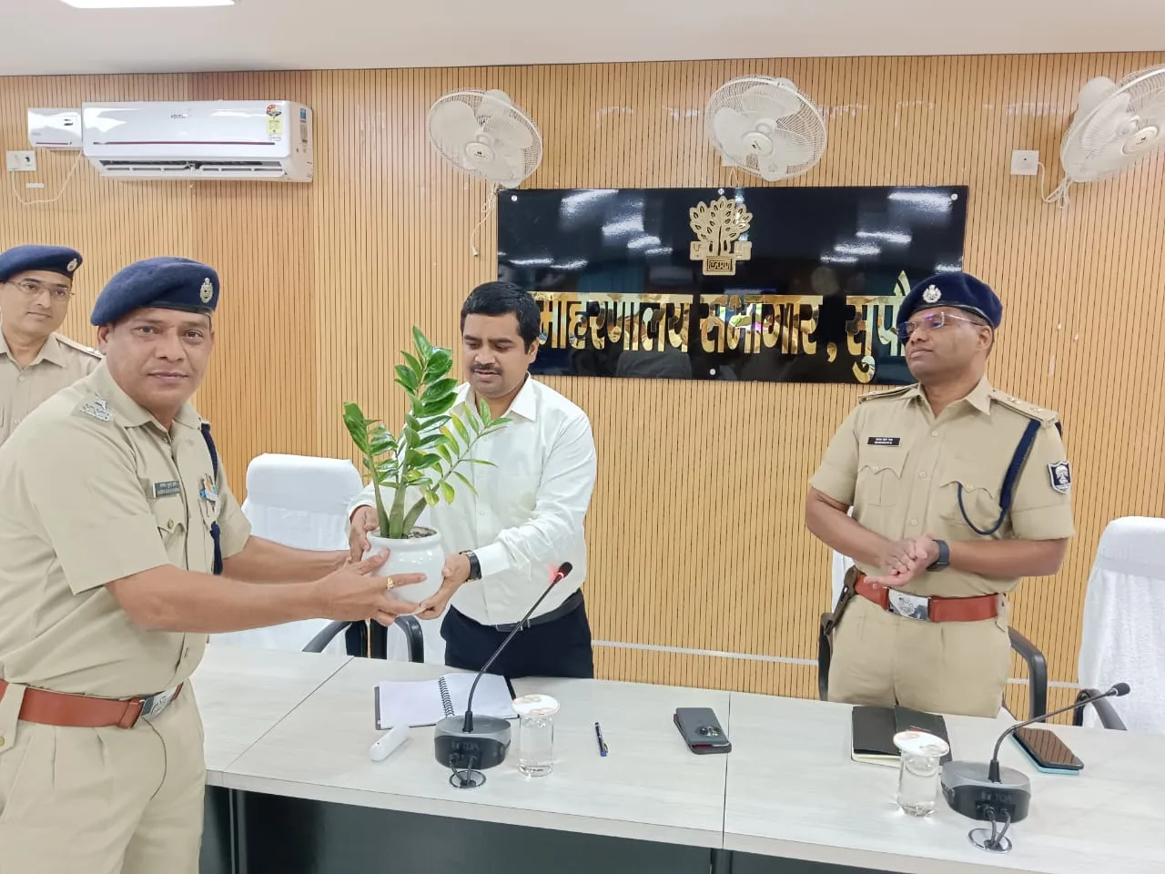 45वीं एसएसबी बटालियन से जुड़ी समस्याओं पर जिलाधिकारी ने की समीक्षात्मक बैठक