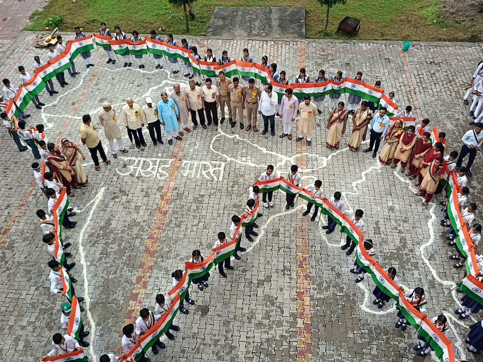 सरस्वती शिशु मन्दिर टूण्डला के छात्रों द्वारा निकाली तिरंगा यात्रा