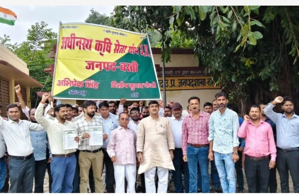 डिजिटल क्राप सर्वे योजना में सुधार के लिये कृषि सेवा संघ पदाधिकारियों ने सौंपा ज्ञापन