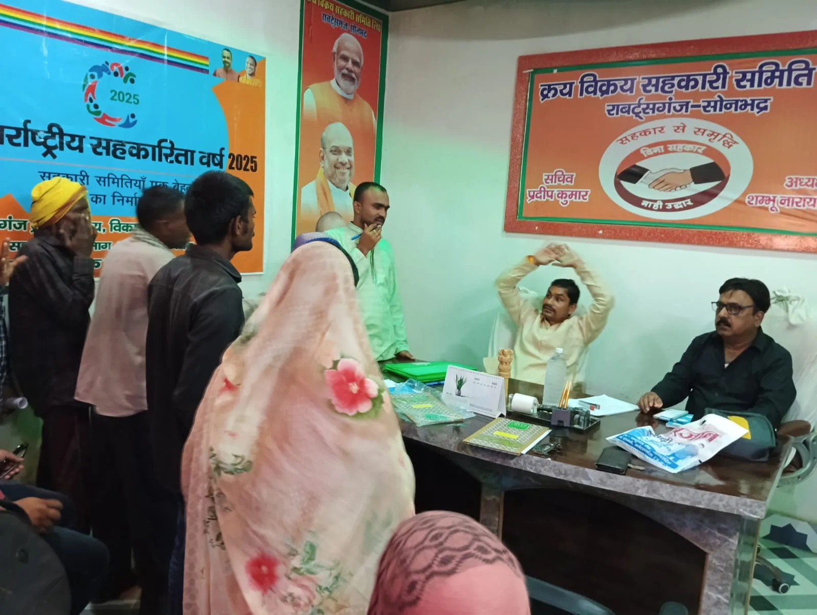 राबर्ट्सगंज क्रय-विक्रय केंद्र पर अनियमितता की शिकायत, विक्रेता का प्रभार हटाया गया