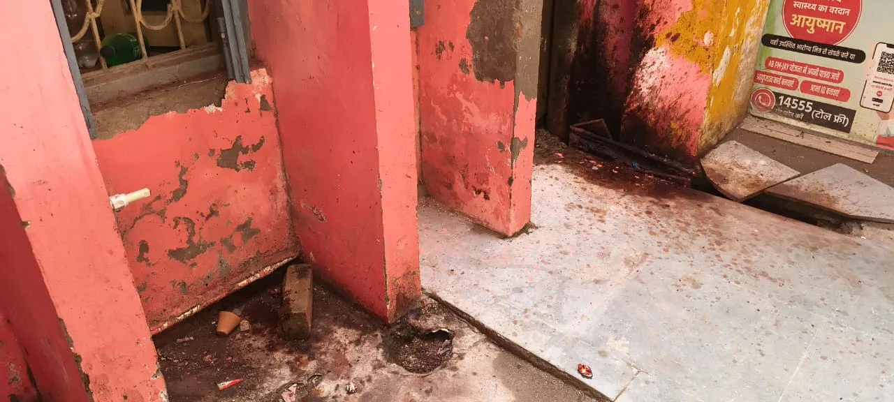 सामुदायिक स्वास्थ्य केंद्र में फैली गंदगी, मरीजों की बढ़ रही मुश्किलें