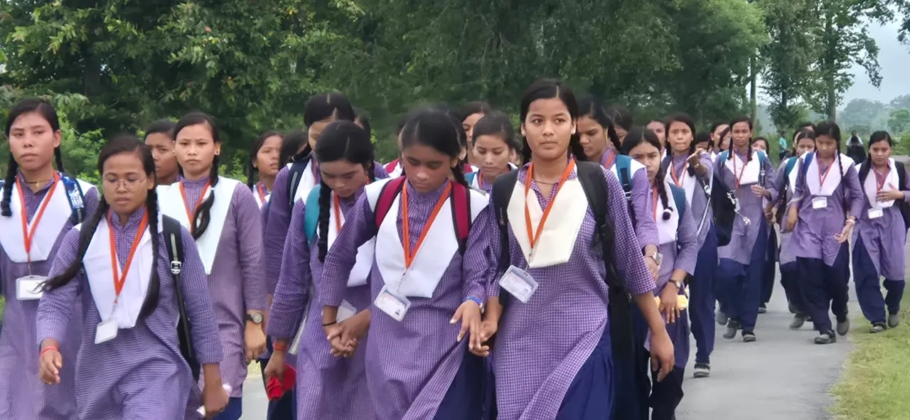 अध्यापक व लैब के अभाव से आया शिक्षा पर संकट