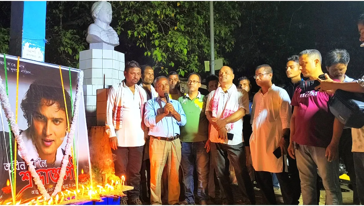 जुबिन की याद में विभिन्न समाजों के लोगों ने शोक सभा और मौन जुलूस श्रीभूमि जिले में मनाया गया