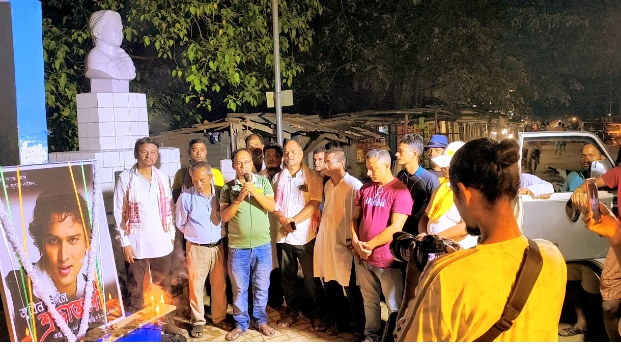  जुबिन ने अपने बचपन और किशोरावस्था के दिन श्रीभूमि में बिताए थे। 