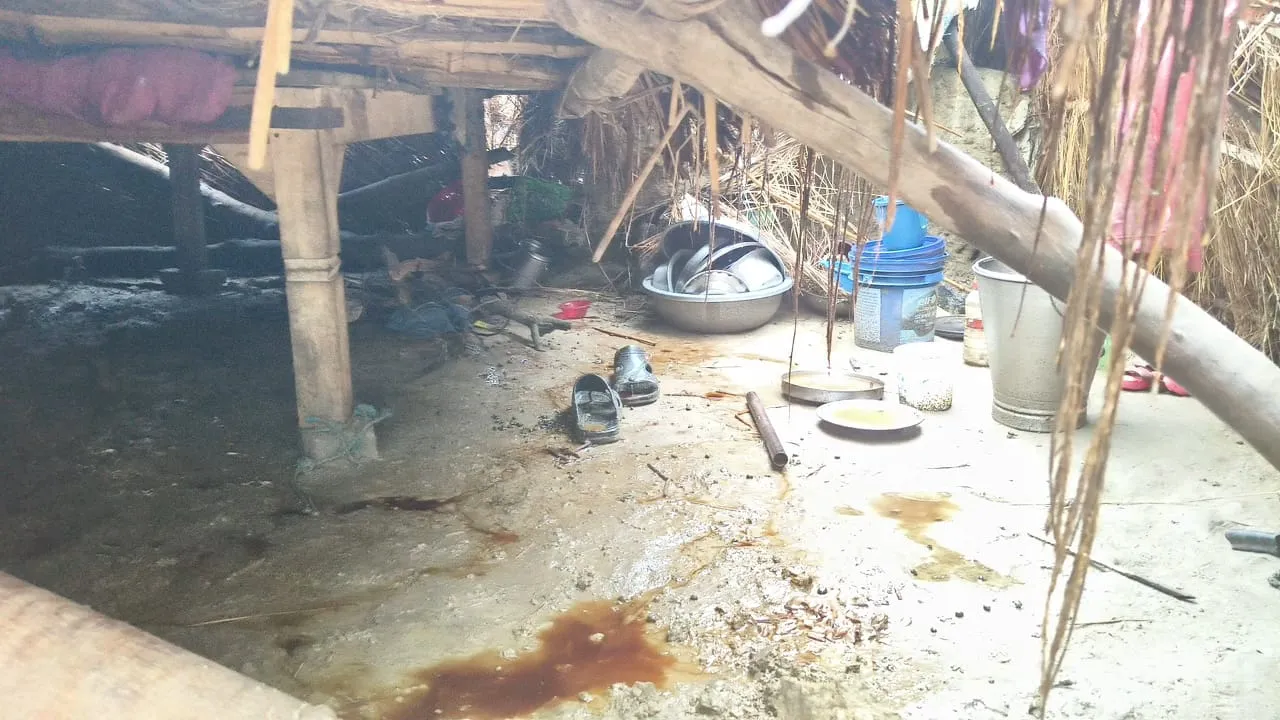 बारिश का कहर: मुनव्वर अली का आशियाना ढहा, सात बकरियां भी मलबे में दबीं