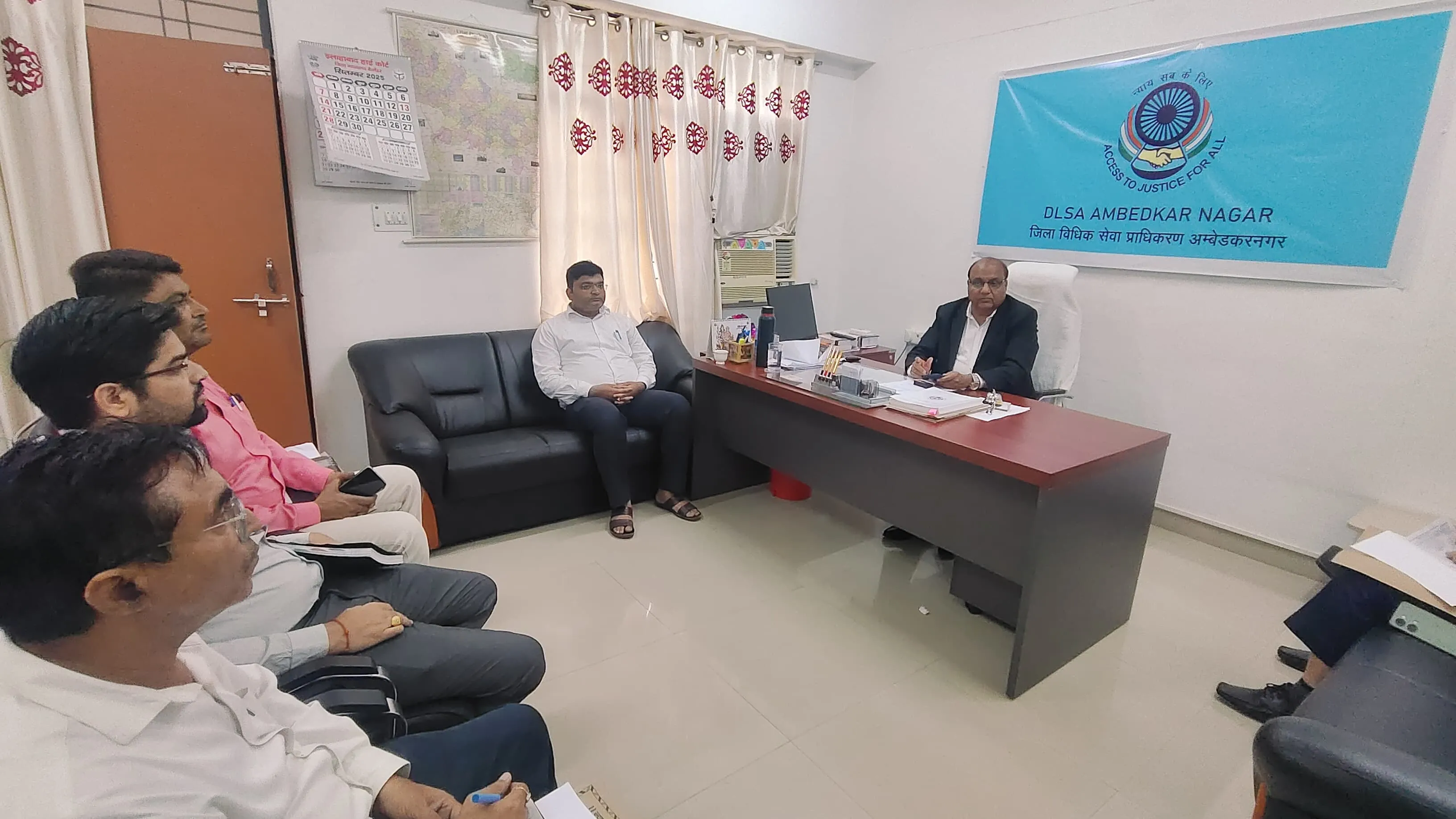 राष्ट्रीय लोक अदालत में अधिक से अधिक वादों को निस्तारित करवाने हेतु आयोजित हुई बैठक।