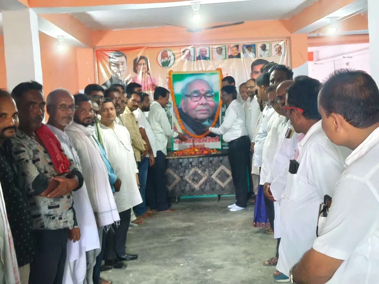 पं० कमलापति त्रिपाठी नैतिक मूल्यों के पुरोधा थे - कांग्रेस