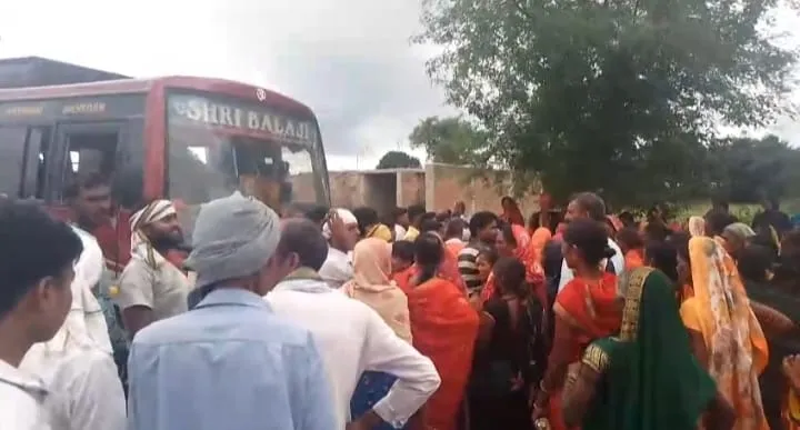 यूरिया न मिलने से किसान परेशान, कोन-विंढमगंज मार्ग फिर जाम