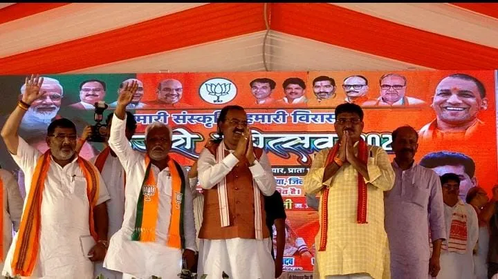 उप मुख्यमंत्री केशव प्रसाद मौर्य का कलेक्टेªट सभागार में बैठक