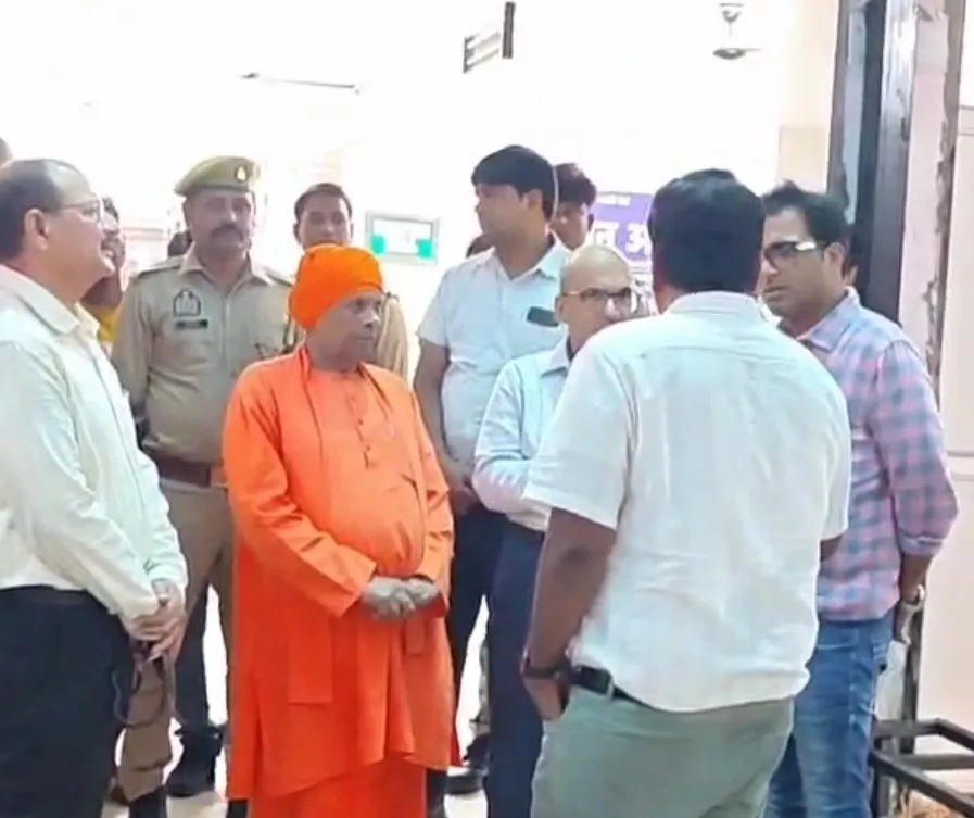 सिद्धार्थनगर : मूर्ति विसर्जन के दौरान बिजली के तार से छू जाने से पिकअप में करंट उतरने से 9 बच्चे झुलसे