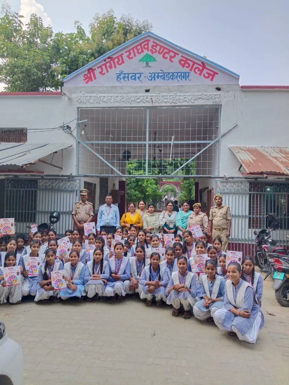 मिशन शक्ति 5.0 के अंतर्गत विभिन्न विद्यालयों में छात्राओं को सुरक्षा व अधिकारों की जानकारी प्रदान की गई