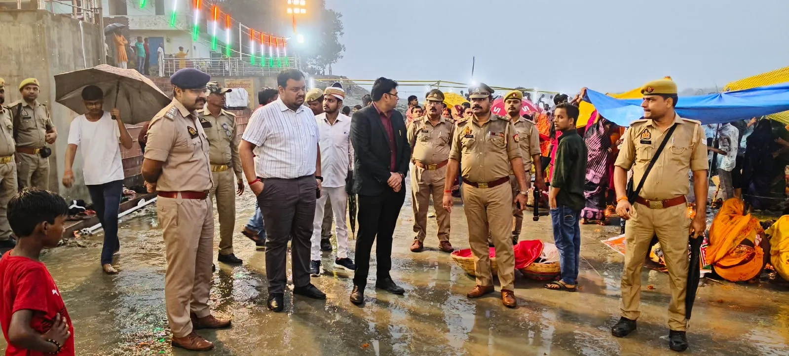 छठ पूजा पर्व पर जिलाधिकारी ने विभिन्न घाटों का भ्रमण कर व्यवस्थाओं का लिया जायजा