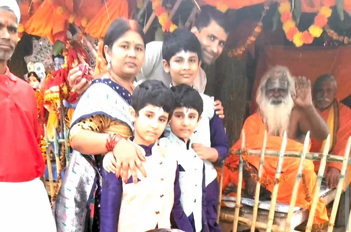 राष्ट्रीय बाल कलाकारों ने लिया भिखारी बाबा का आशीर्वाद, पंचकुंडीय विराट रुद्र महायज्ञ में उमड़ी आस्था