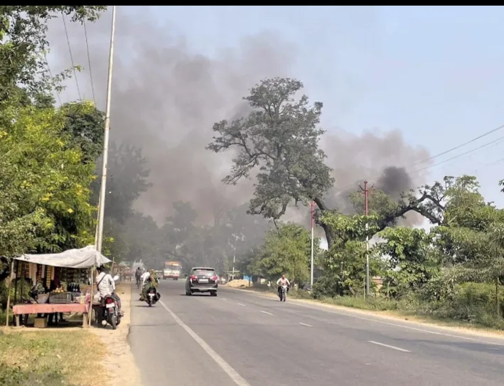 कपड़ा और सड़ा-गला मोम जलाने वाले क्रेशरो पर गिरी गाज, कोल्हुओं पर ताबड़तोड़ छापे से मचा हड़कंप