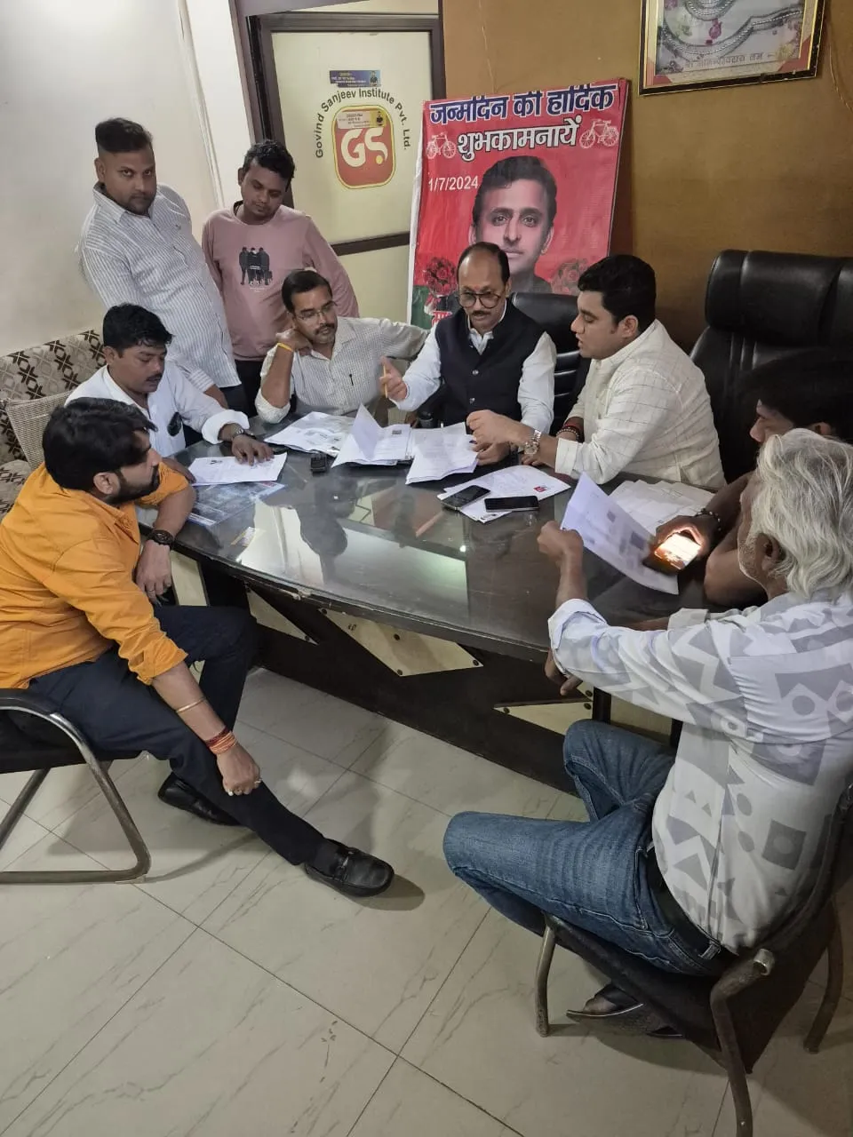 एस आई आर का आज तीसरा दिन, सपा बी एल ए प्रहरी उड़न दस्ता का आंकलन बीएलओ द्वारा परिवारों को दो फॉर्म नहीं दिए जा रहे