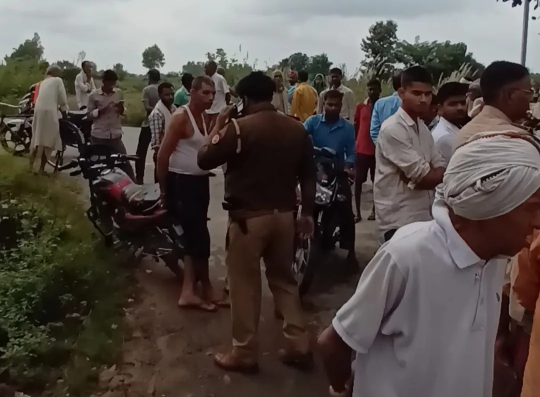 तेज रफ्तार बाइक बनी मौत का कारण — दादी के साथ खेत जा रहे तीन वर्षीय मासूम की मौके पर ही मौत