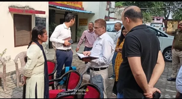 सोनभद्र में विशेष प्रगाढ़ पुनरीक्षण अभियान तेज जिलाधिकारी ने घोरावल में गणना प्रपत्र वितरण कार्य का लिया जायजा, शत-प्रतिशत लक्ष्य हासिल करने का निर्देश