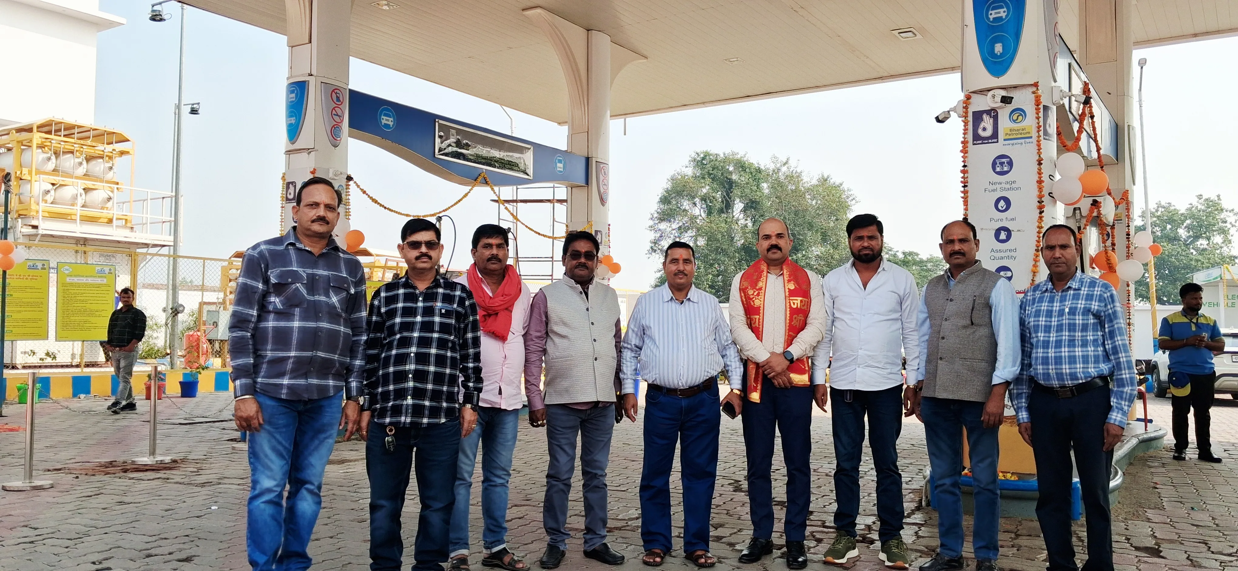 के0पी0 फिलिंग स्टेशन द्वारा किया गया विशाल भंडारे का आयोजन